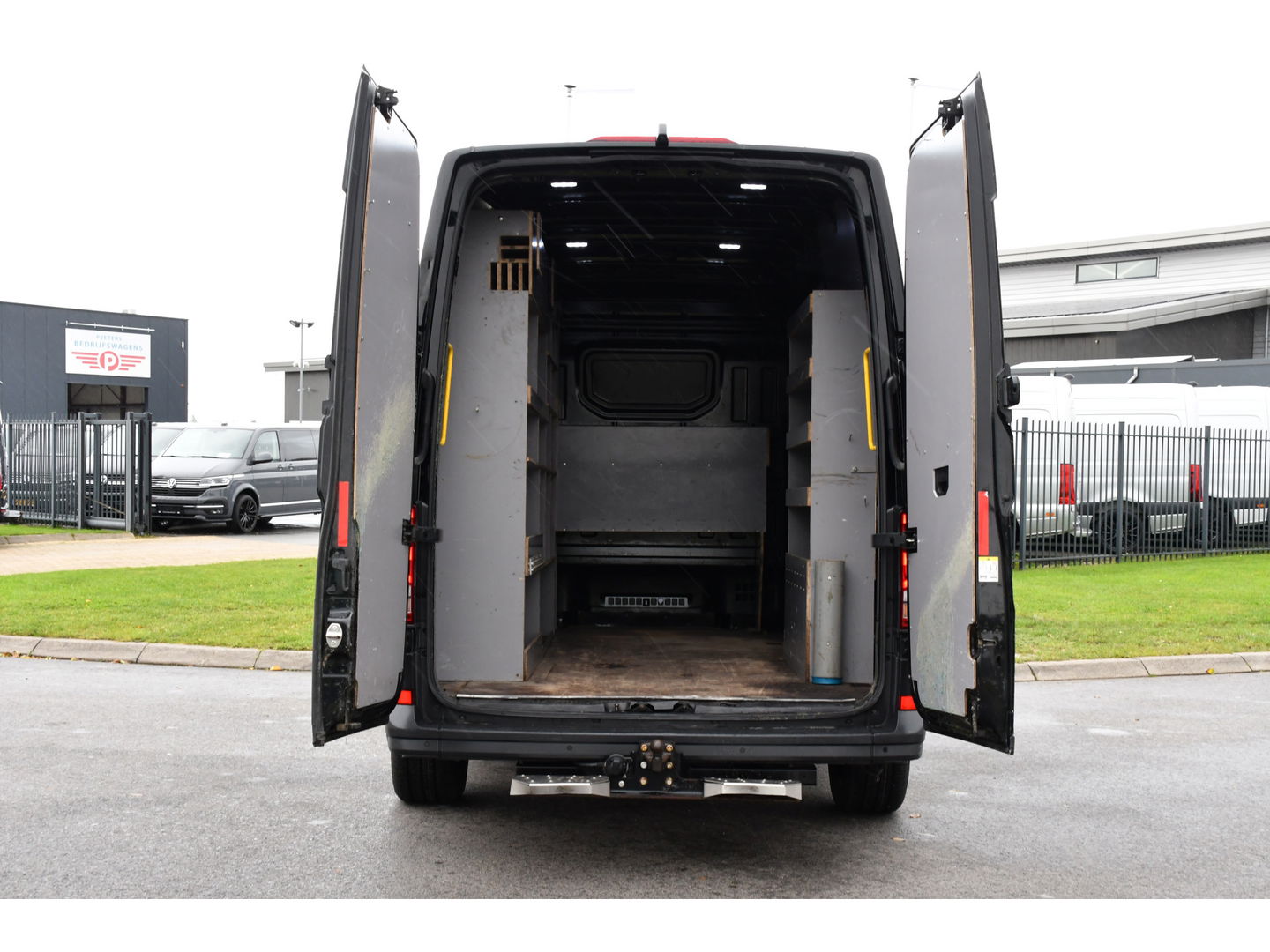 MAN TGE 2.180 2.0 L3H3 Black Edition Adaptieve Cruise, Camera, Carplay, LED, Clima, Stoelverwarming, Multimedia, 177pk, Automaat, Trekhaak, Uniek!