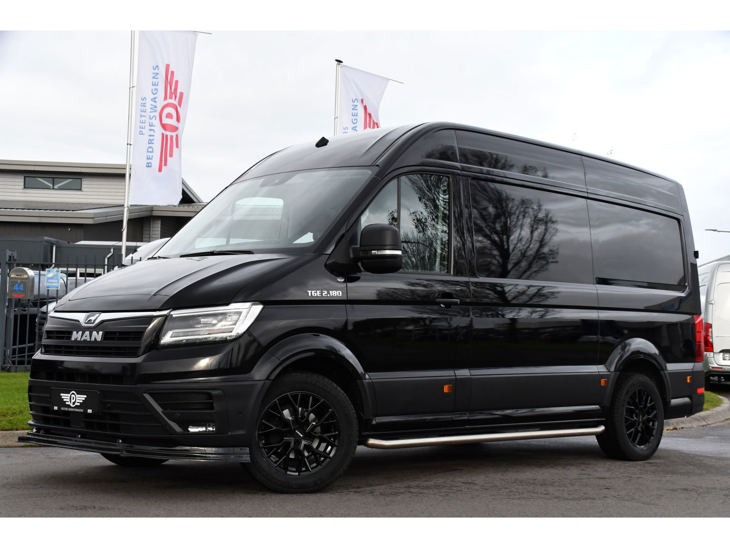 MAN TGE 2.180 2.0 L3H3 Black Edition Adaptieve Cruise, Camera, Carplay, LED, Clima, Stoelverwarming, Multimedia, 177pk, Automaat, Trekhaak, Uniek!