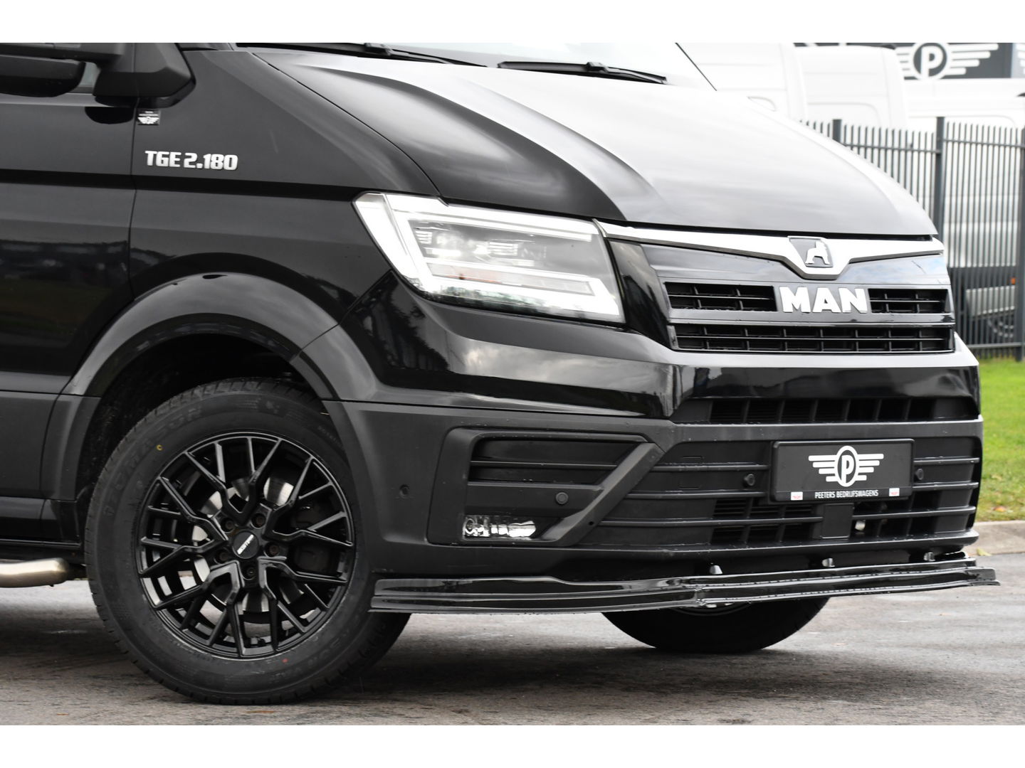 MAN TGE 2.180 2.0 L3H3 Black Edition Adaptieve Cruise, Camera, Carplay, LED, Clima, Stoelverwarming, Multimedia, 177pk, Automaat, Trekhaak, Uniek!