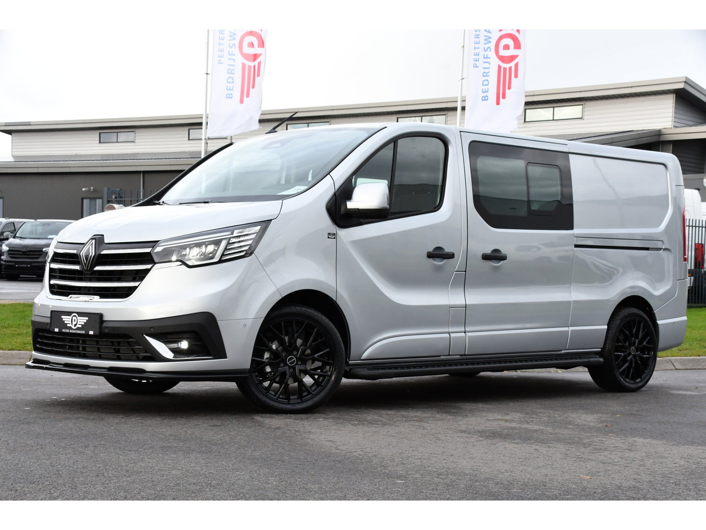 Renault Trafic 2.0 170 T29 L2H1 Extra DC Limited Edition Facelift! 3 x Leverbaar, Virtual, Cruise, Carplay, Stoelverwarming, Clima, Automaat, LED, 170PK, 2 x Schuifdeur, Uniek!
