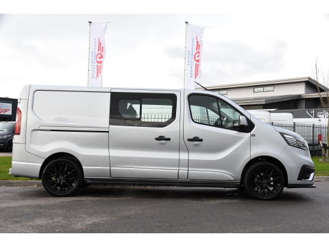 Renault Trafic 2.0 170 T29 L2H1 Extra DC Limited Edition Facelift! 3 x Leverbaar, Virtual, Cruise, Carplay, Stoelverwarming, Clima, Automaat, LED, 170PK, 2 x Schuifdeur, Uniek!