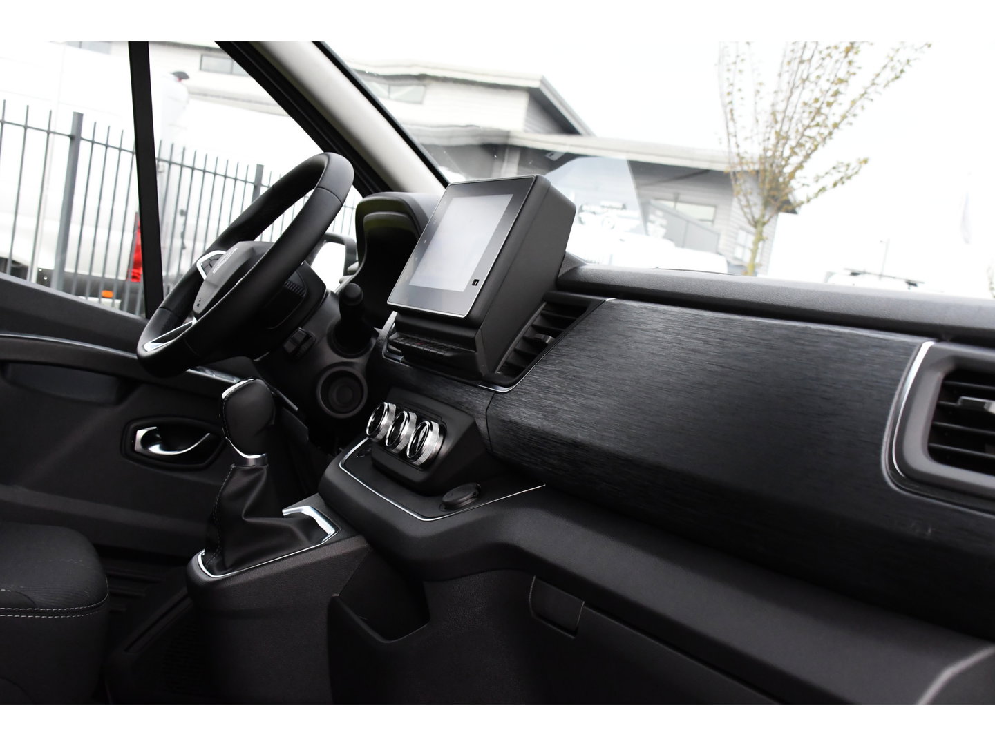 Renault Trafic 2.0 170 T29 L2H1 Extra DC Limited Edition Facelift! 3 x Leverbaar, Virtual, Cruise, Carplay, Stoelverwarming, Clima, Automaat, LED, 170PK, 2 x Schuifdeur, Uniek!