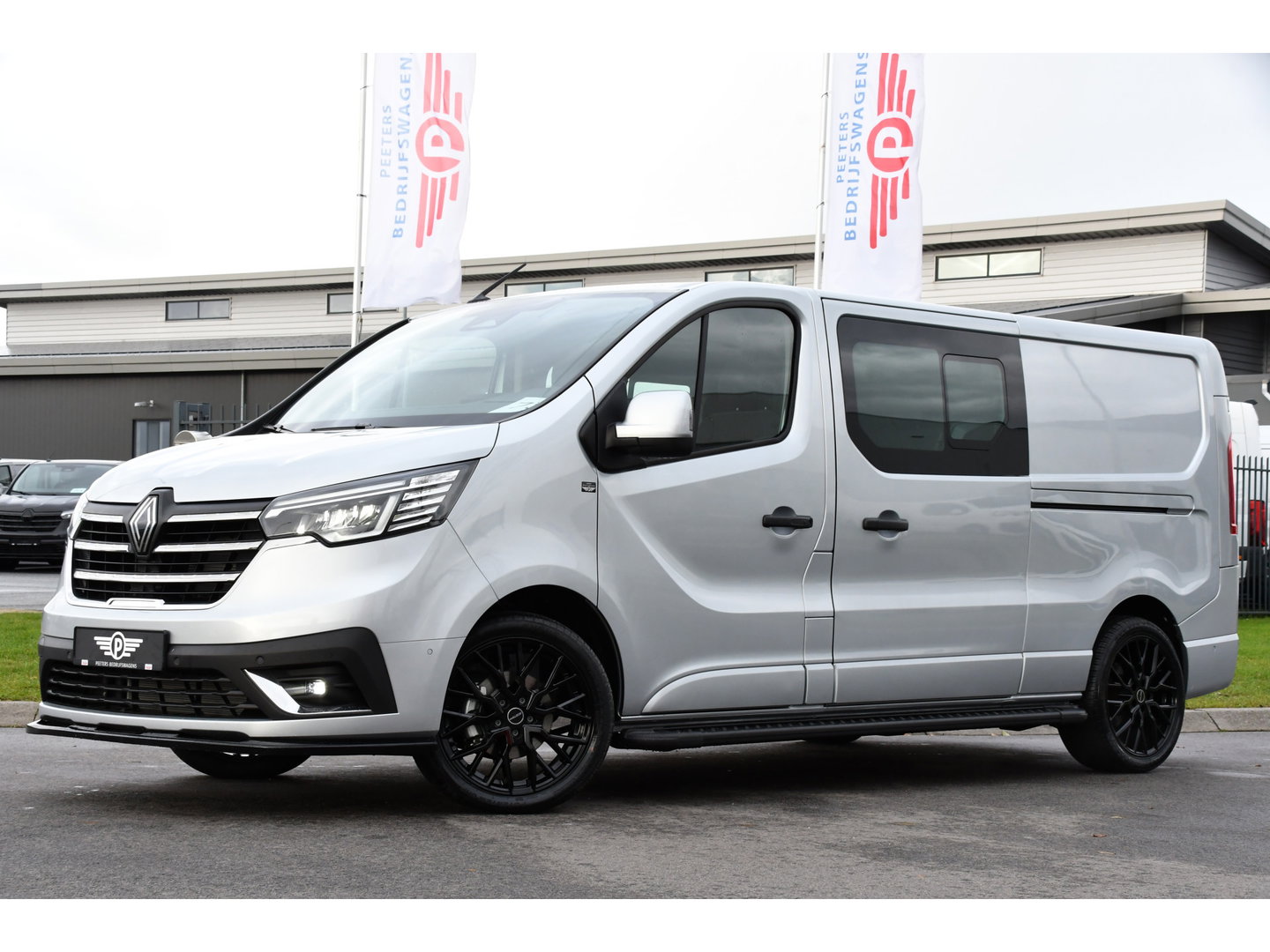 Renault Trafic 2.0 170 T29 L2H1 Extra DC Limited Edition Facelift! 3 x Leverbaar, Virtual, Cruise, Carplay, Stoelverwarming, Clima, Automaat, LED, 170PK, 2 x Schuifdeur, Uniek!