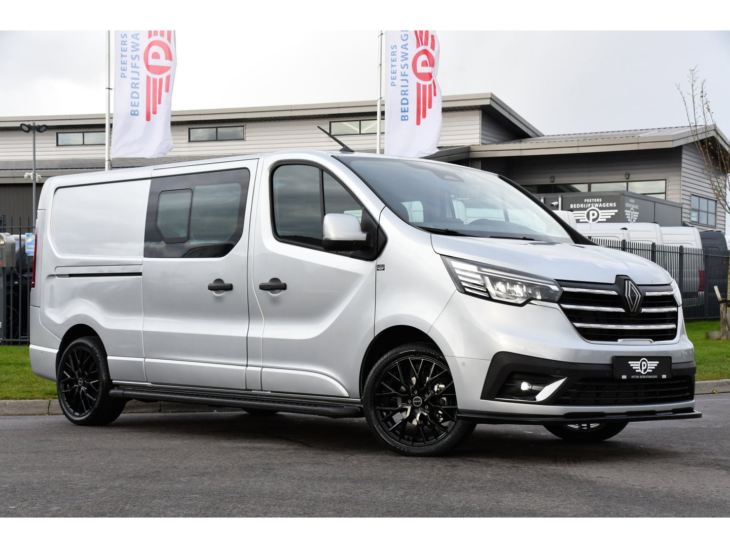 Renault Trafic 2.0 170 T29 L2H1 Extra DC Limited Edition Facelift! 3 x Leverbaar, Virtual, Cruise, Carplay, Stoelverwarming, Clima, Automaat, LED, 170PK, 2 x Schuifdeur, Uniek!