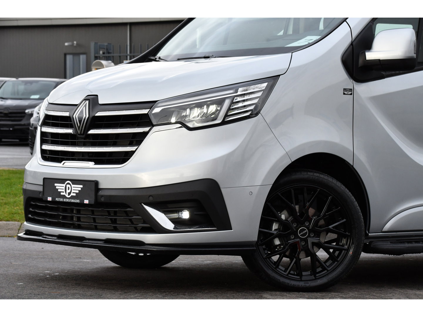 Renault Trafic 2.0 170 T29 L2H1 Extra DC Limited Edition Facelift! 3 x Leverbaar, Virtual, Cruise, Carplay, Stoelverwarming, Clima, Automaat, LED, 170PK, 2 x Schuifdeur, Uniek!