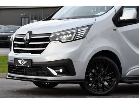 Renault Trafic 2.0 170 T29 L2H1 Extra DC Limited Edition Facelift! 3 x Leverbaar, Virtual, Cruise, Carplay, Stoelverwarming, Clima, Automaat, LED, 170PK, 2 x Schuifdeur, Uniek!