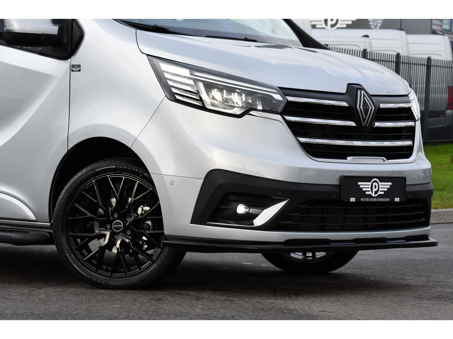 Renault Trafic 2.0 170 T29 L2H1 Extra DC Limited Edition Facelift! 3 x Leverbaar, Virtual, Cruise, Carplay, Stoelverwarming, Clima, Automaat, LED, 170PK, 2 x Schuifdeur, Uniek!