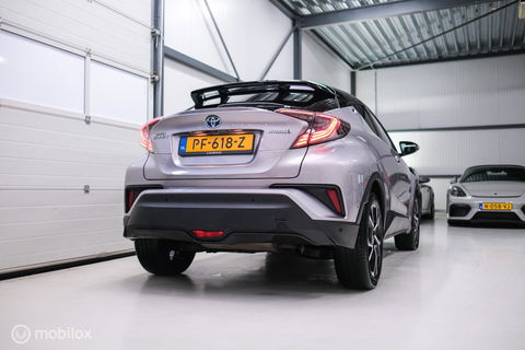 Toyota C-HR 1.8 Hybrid Bi-Tone Plus | Camera | Stoel + stuurwiel verwarming | Dealer OH | LED | DAB |