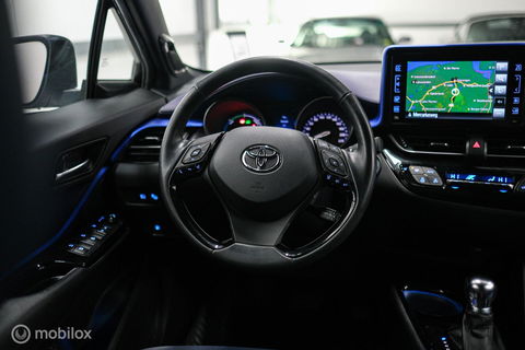 Toyota C-HR 1.8 Hybrid Bi-Tone Plus | Camera | Stoel + stuurwiel verwarming | Dealer OH | LED | DAB |