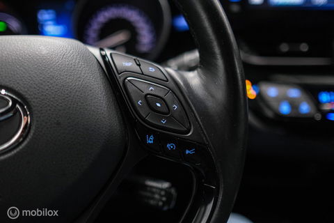 Toyota C-HR 1.8 Hybrid Bi-Tone Plus | Camera | Stoel + stuurwiel verwarming | Dealer OH | LED | DAB |