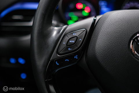 Toyota C-HR 1.8 Hybrid Bi-Tone Plus | Camera | Stoel + stuurwiel verwarming | Dealer OH | LED | DAB |