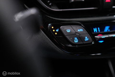 Toyota C-HR 1.8 Hybrid Bi-Tone Plus | Camera | Stoel + stuurwiel verwarming | Dealer OH | LED | DAB |