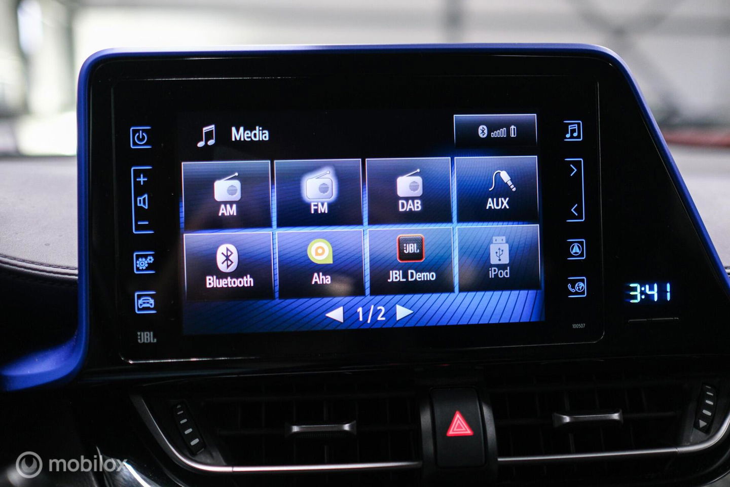 Toyota C-HR 1.8 Hybrid Bi-Tone Plus | Camera | Stoel + stuurwiel verwarming | Dealer OH | LED | DAB |