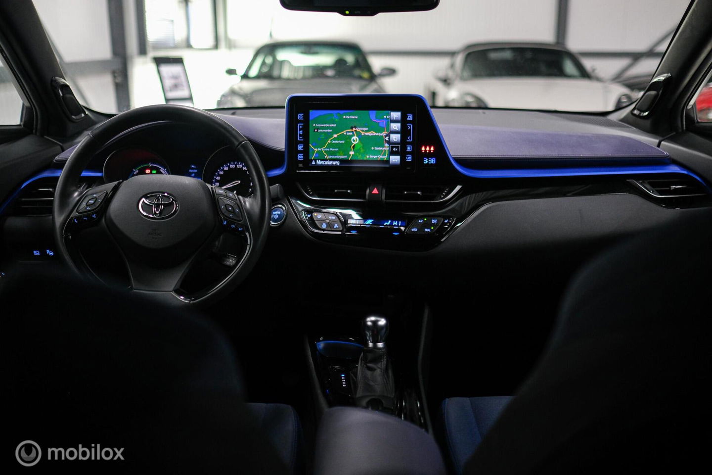 Toyota C-HR 1.8 Hybrid Bi-Tone Plus | Camera | Stoel + stuurwiel verwarming | Dealer OH | LED | DAB |