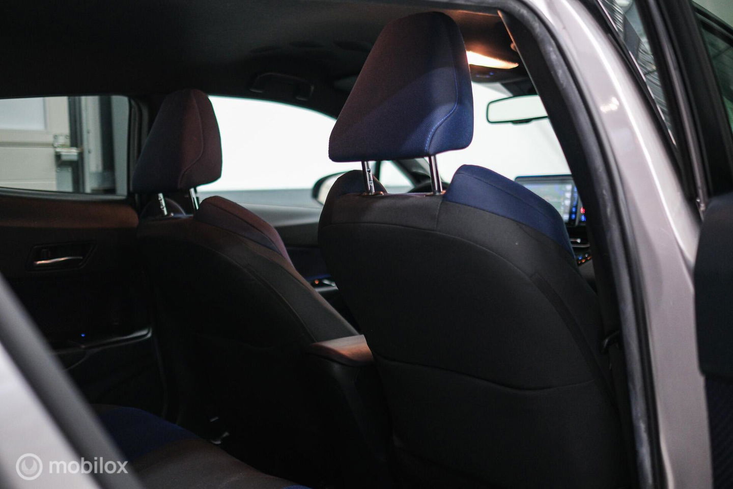 Toyota C-HR 1.8 Hybrid Bi-Tone Plus | Camera | Stoel + stuurwiel verwarming | Dealer OH | LED | DAB |