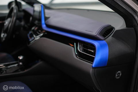 Toyota C-HR 1.8 Hybrid Bi-Tone Plus | Camera | Stoel + stuurwiel verwarming | Dealer OH | LED | DAB |