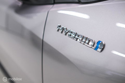 Toyota C-HR 1.8 Hybrid Bi-Tone Plus | Camera | Stoel + stuurwiel verwarming | Dealer OH | LED | DAB |
