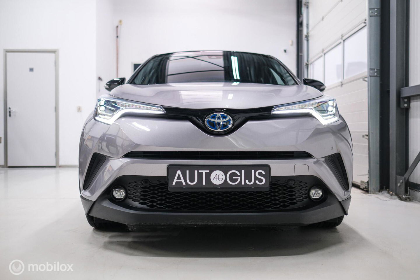 Toyota C-HR 1.8 Hybrid Bi-Tone Plus | Camera | Stoel + stuurwiel verwarming | Dealer OH | LED | DAB |