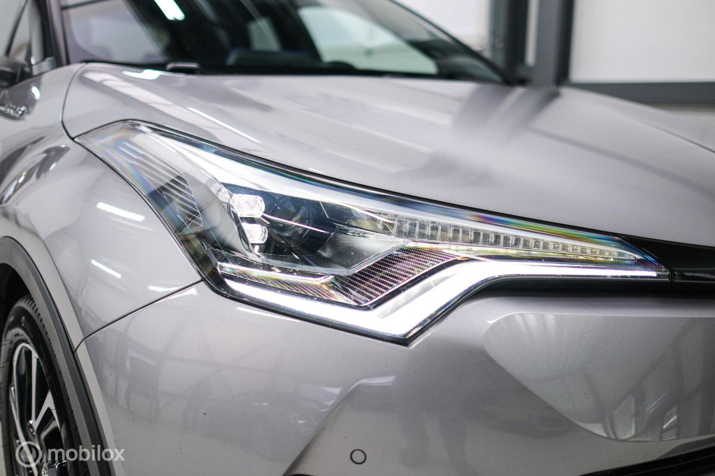 Toyota C-HR 1.8 Hybrid Bi-Tone Plus | Camera | Stoel + stuurwiel verwarming | Dealer OH | LED | DAB |