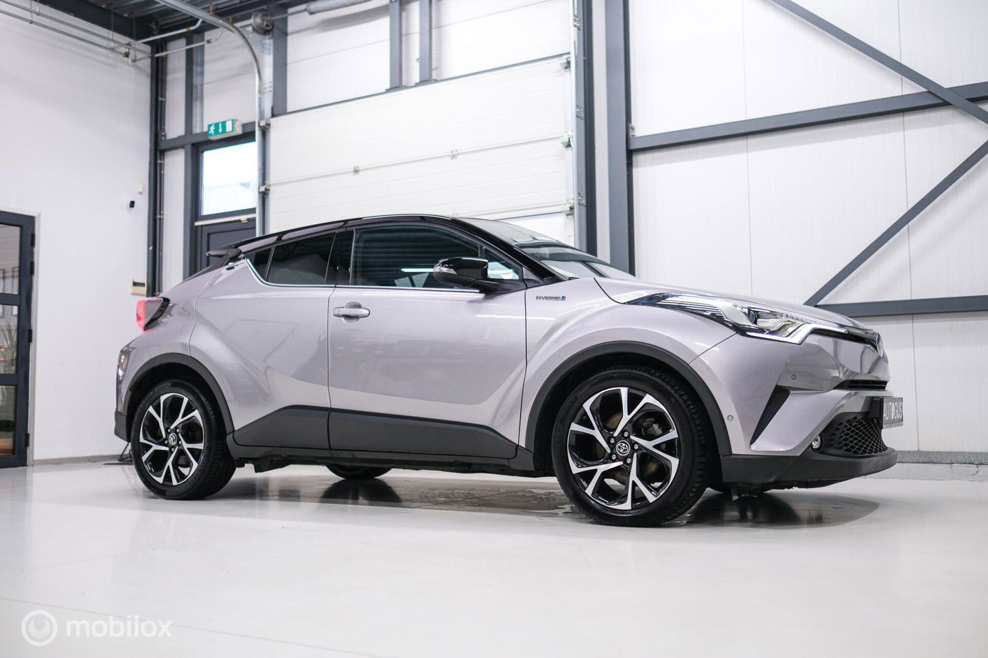 Toyota C-HR 1.8 Hybrid Bi-Tone Plus | Camera | Stoel + stuurwiel verwarming | Dealer OH | LED | DAB |