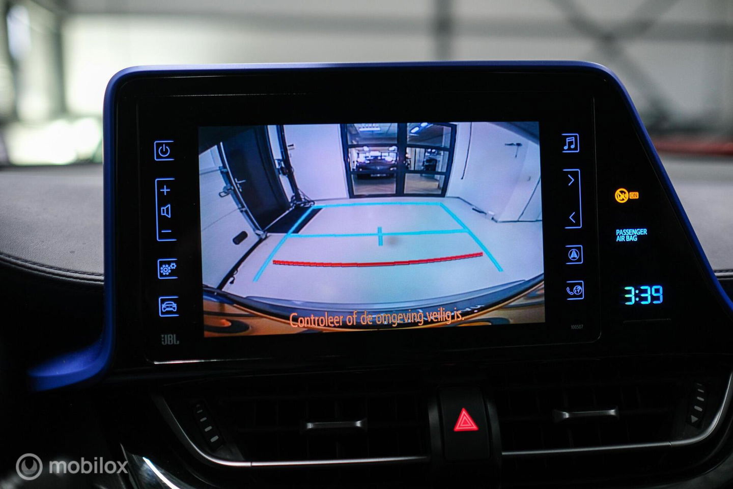 Toyota C-HR 1.8 Hybrid Bi-Tone Plus | Camera | Stoel + stuurwiel verwarming | Dealer OH | LED | DAB |