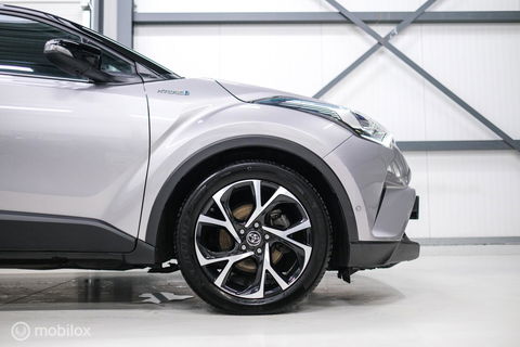 Toyota C-HR 1.8 Hybrid Bi-Tone Plus | Camera | Stoel + stuurwiel verwarming | Dealer OH | LED | DAB |