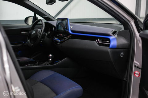 Toyota C-HR 1.8 Hybrid Bi-Tone Plus | Camera | Stoel + stuurwiel verwarming | Dealer OH | LED | DAB |