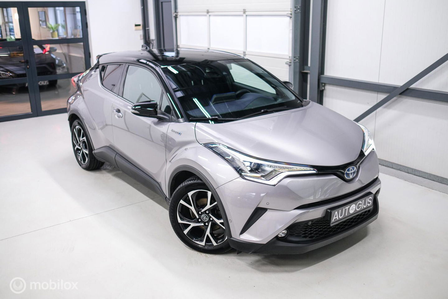 Toyota C-HR 1.8 Hybrid Bi-Tone Plus | Camera | Stoel + stuurwiel verwarming | Dealer OH | LED | DAB |