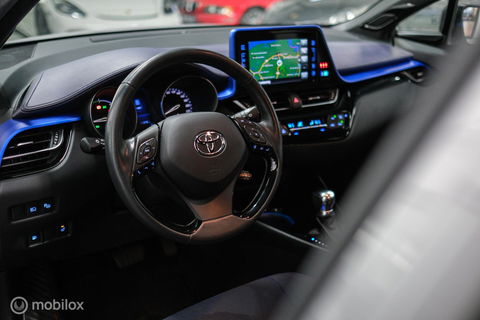 Toyota C-HR 1.8 Hybrid Bi-Tone Plus | Camera | Stoel + stuurwiel verwarming | Dealer OH | LED | DAB |