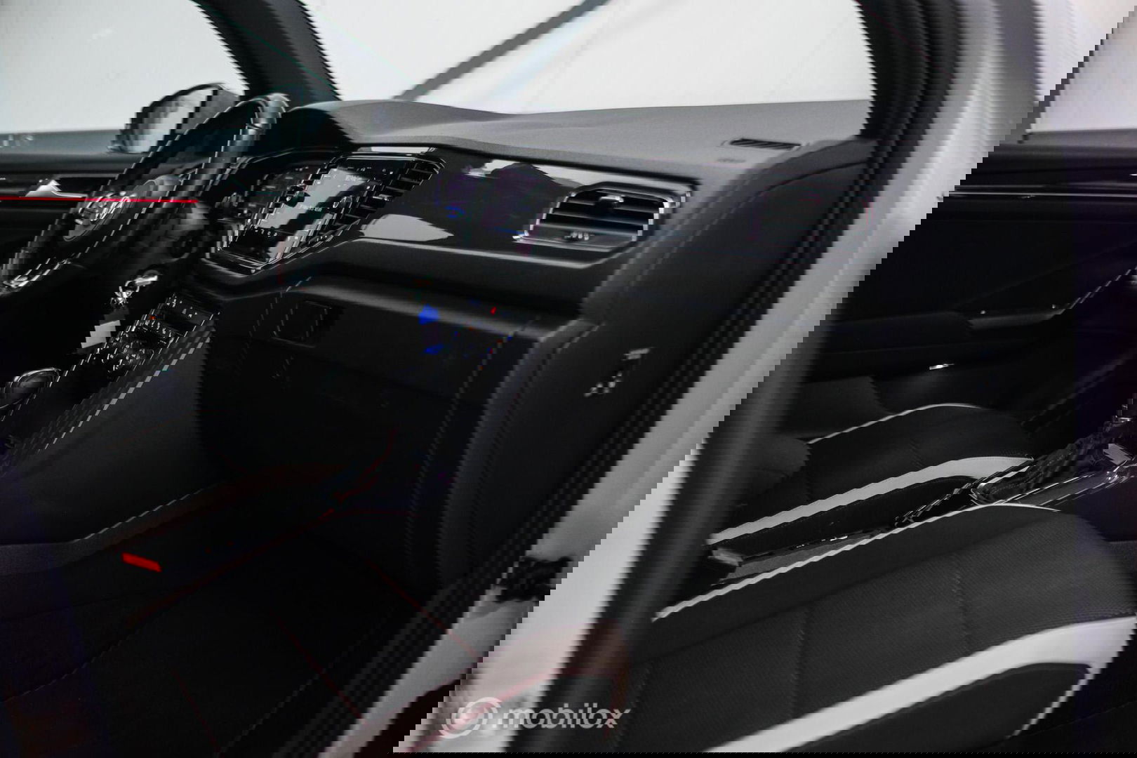 Volkswagen T-Roc 1.5 TSI Sport | Virtual cockpit | Adaptive | Camera | Sportstoelen | schakelflippers | Stoelverwarming | LED |