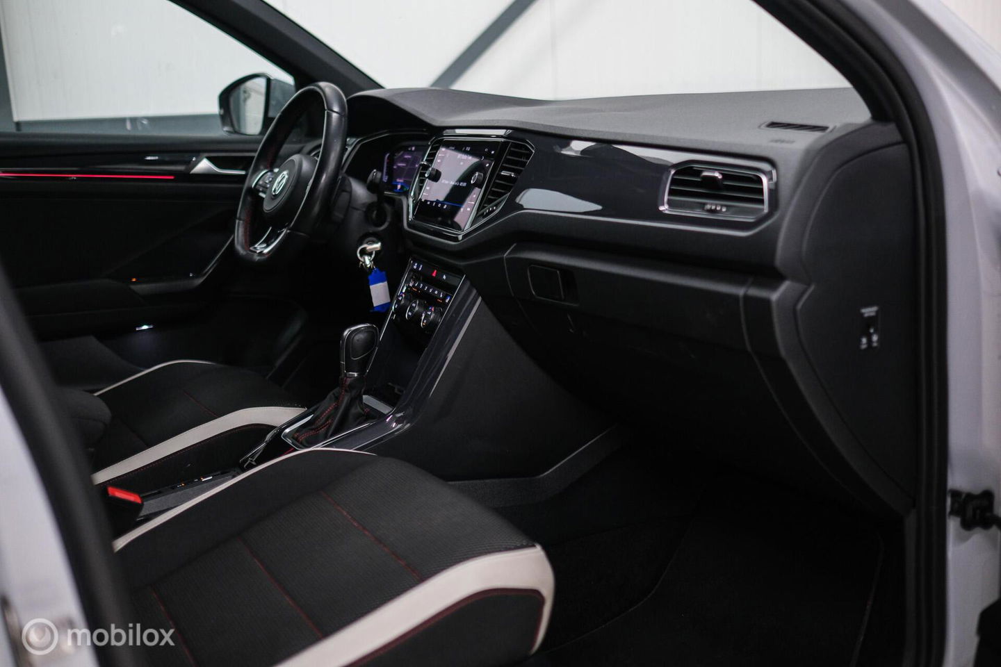 Volkswagen T-Roc 1.5 TSI Sport | Virtual cockpit | Adaptive | Camera | Sportstoelen | schakelflippers | Stoelverwarming | LED |