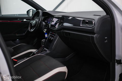 Volkswagen T-Roc 1.5 TSI Sport | Virtual cockpit | Adaptive | Camera | Sportstoelen | schakelflippers | Stoelverwarming | LED |