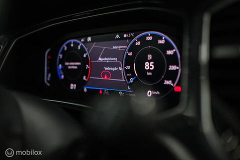 Volkswagen T-Roc 1.5 TSI Sport | Virtual cockpit | Adaptive | Camera | Sportstoelen | schakelflippers | Stoelverwarming | LED |