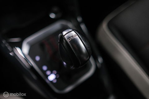 Volkswagen T-Roc 1.5 TSI Sport | Virtual cockpit | Adaptive | Camera | Sportstoelen | schakelflippers | Stoelverwarming | LED |