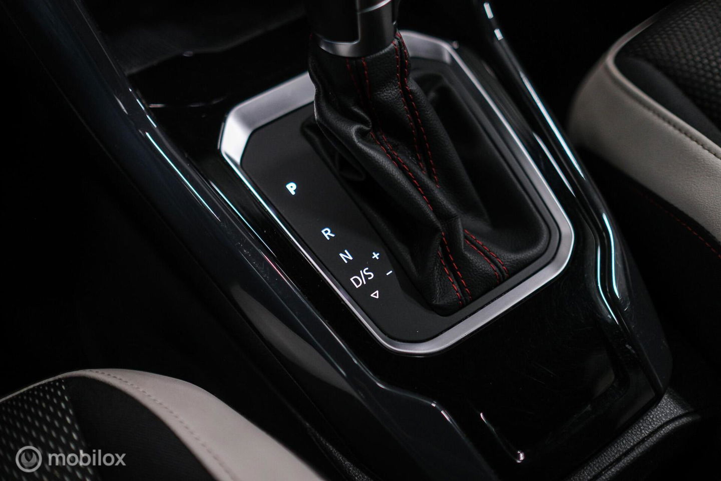 Volkswagen T-Roc 1.5 TSI Sport | Virtual cockpit | Adaptive | Camera | Sportstoelen | schakelflippers | Stoelverwarming | LED |