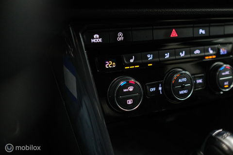 Volkswagen T-Roc 1.5 TSI Sport | Virtual cockpit | Adaptive | Camera | Sportstoelen | schakelflippers | Stoelverwarming | LED |