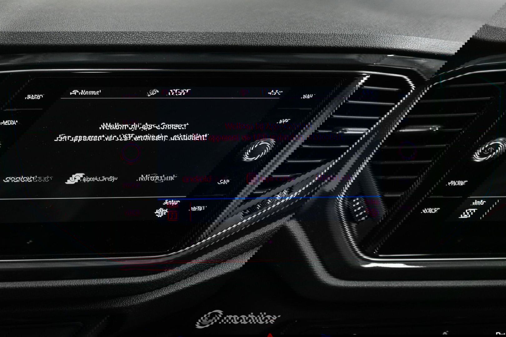 Volkswagen T-Roc 1.5 TSI Sport | Virtual cockpit | Adaptive | Camera | Sportstoelen | schakelflippers | Stoelverwarming | LED |