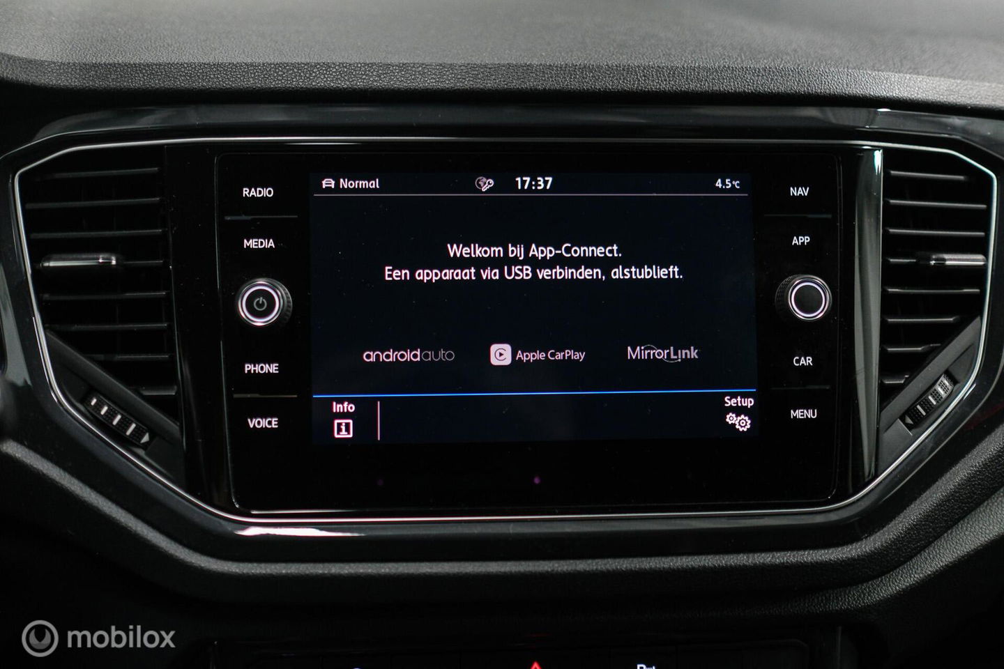 Volkswagen T-Roc 1.5 TSI Sport | Virtual cockpit | Adaptive | Camera | Sportstoelen | schakelflippers | Stoelverwarming | LED |