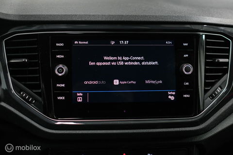 Volkswagen T-Roc 1.5 TSI Sport | Virtual cockpit | Adaptive | Camera | Sportstoelen | schakelflippers | Stoelverwarming | LED |