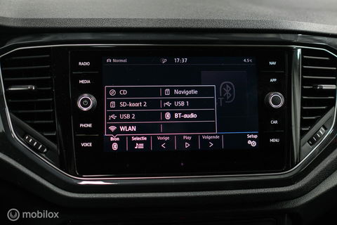 Volkswagen T-Roc 1.5 TSI Sport | Virtual cockpit | Adaptive | Camera | Sportstoelen | schakelflippers | Stoelverwarming | LED |
