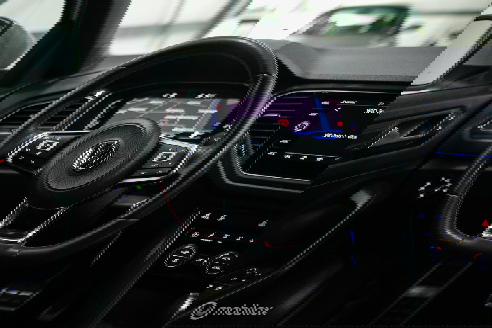 Volkswagen T-Roc 1.5 TSI Sport | Virtual cockpit | Adaptive | Camera | Sportstoelen | schakelflippers | Stoelverwarming | LED |