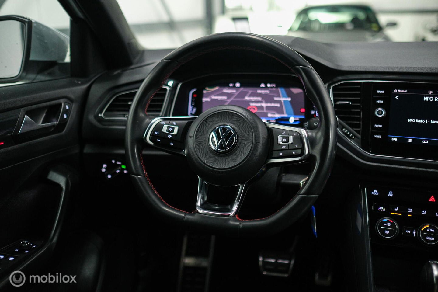 Volkswagen T-Roc 1.5 TSI Sport | Virtual cockpit | Adaptive | Camera | Sportstoelen | schakelflippers | Stoelverwarming | LED |
