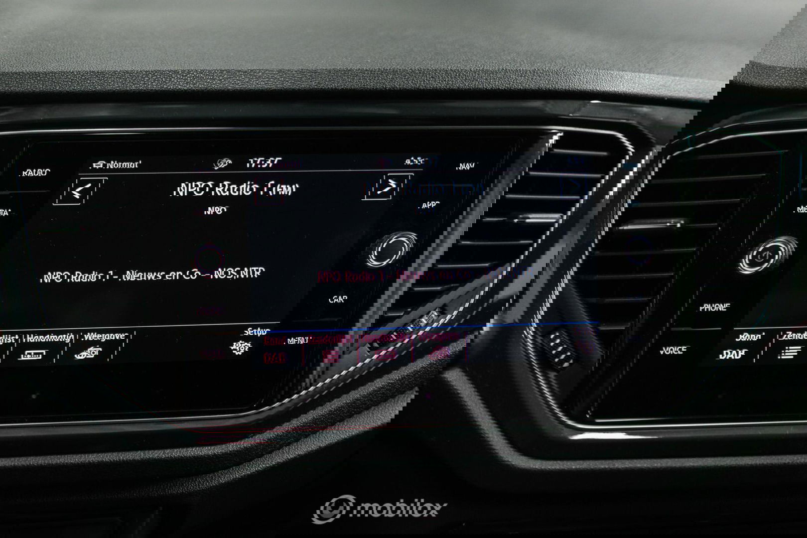 Volkswagen T-Roc 1.5 TSI Sport | Virtual cockpit | Adaptive | Camera | Sportstoelen | schakelflippers | Stoelverwarming | LED |