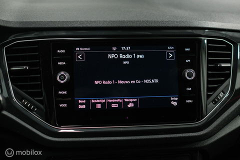 Volkswagen T-Roc 1.5 TSI Sport | Virtual cockpit | Adaptive | Camera | Sportstoelen | schakelflippers | Stoelverwarming | LED |