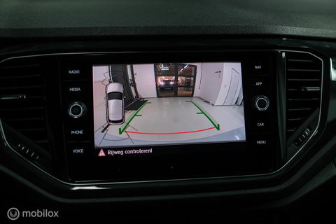 Volkswagen T-Roc 1.5 TSI Sport | Virtual cockpit | Adaptive | Camera | Sportstoelen | schakelflippers | Stoelverwarming | LED |