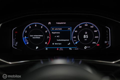 Volkswagen T-Roc 1.5 TSI Sport | Virtual cockpit | Adaptive | Camera | Sportstoelen | schakelflippers | Stoelverwarming | LED |
