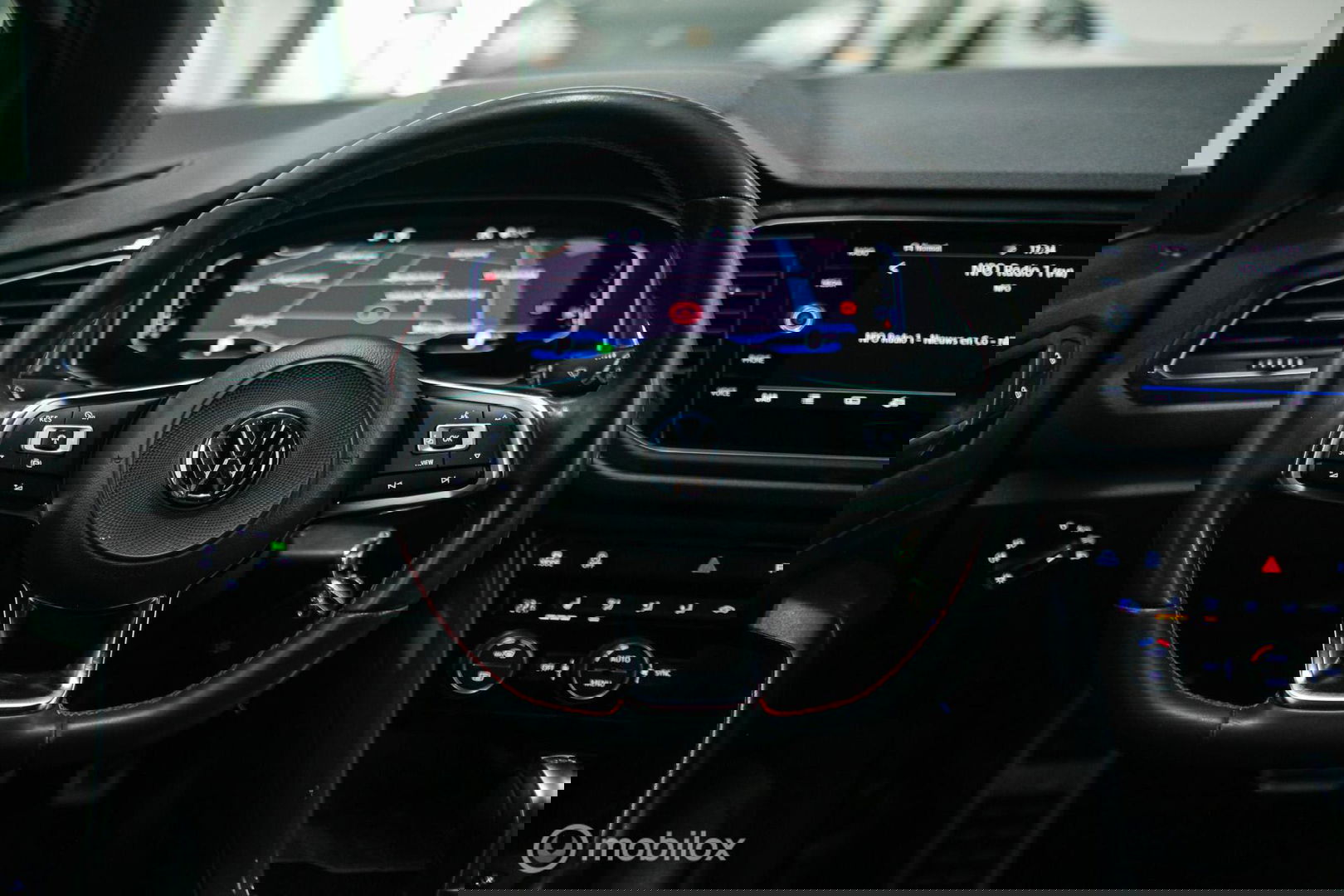 Volkswagen T-Roc 1.5 TSI Sport | Virtual cockpit | Adaptive | Camera | Sportstoelen | schakelflippers | Stoelverwarming | LED |