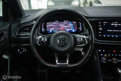 Volkswagen T-Roc 1.5 TSI Sport | Virtual cockpit | Adaptive | Camera | Sportstoelen | schakelflippers | Stoelverwarming | LED |
