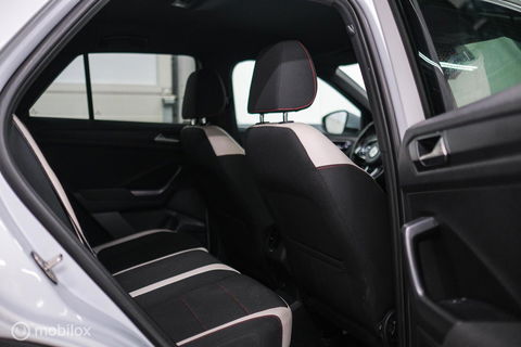 Volkswagen T-Roc 1.5 TSI Sport | Virtual cockpit | Adaptive | Camera | Sportstoelen | schakelflippers | Stoelverwarming | LED |