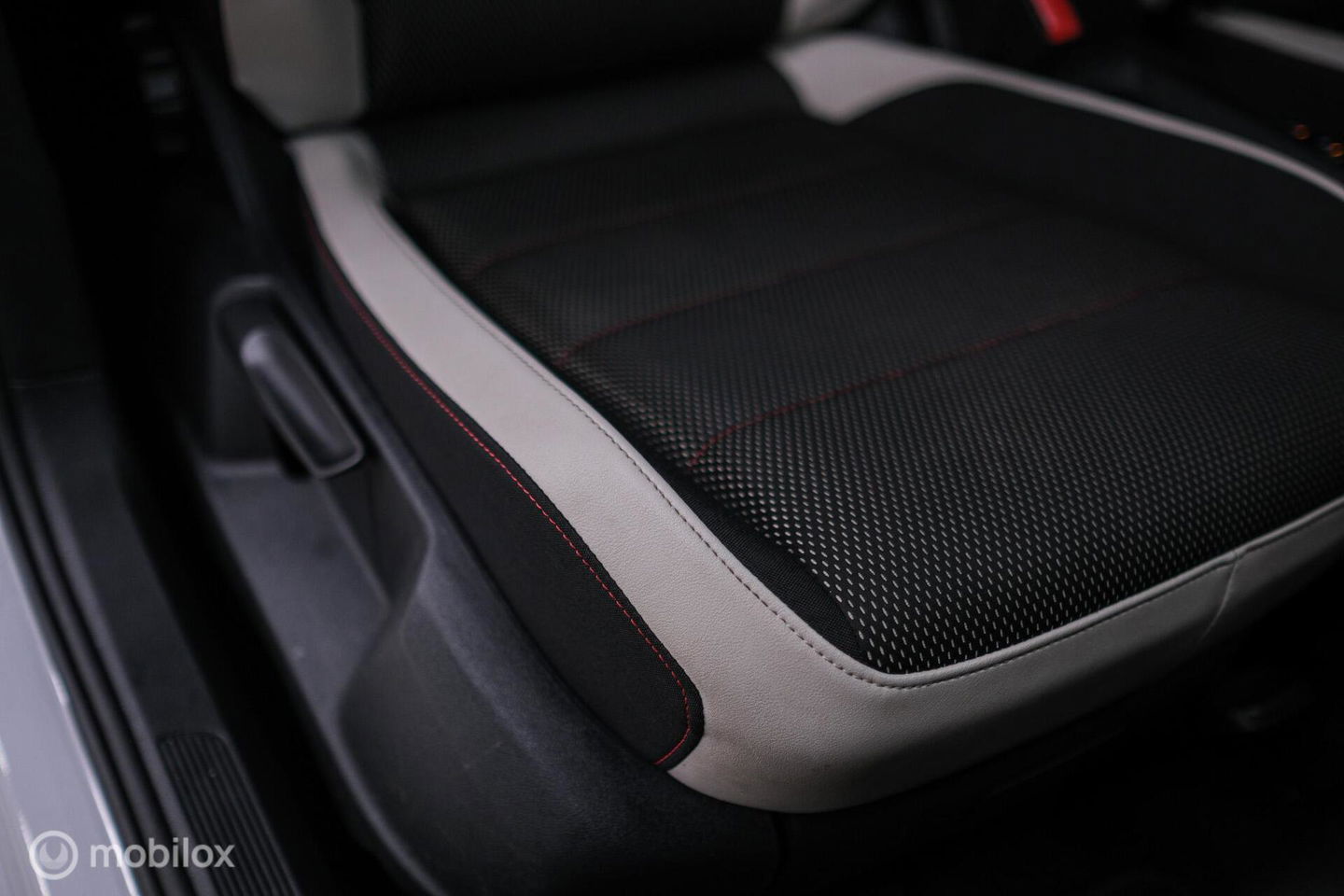 Volkswagen T-Roc 1.5 TSI Sport | Virtual cockpit | Adaptive | Camera | Sportstoelen | schakelflippers | Stoelverwarming | LED |